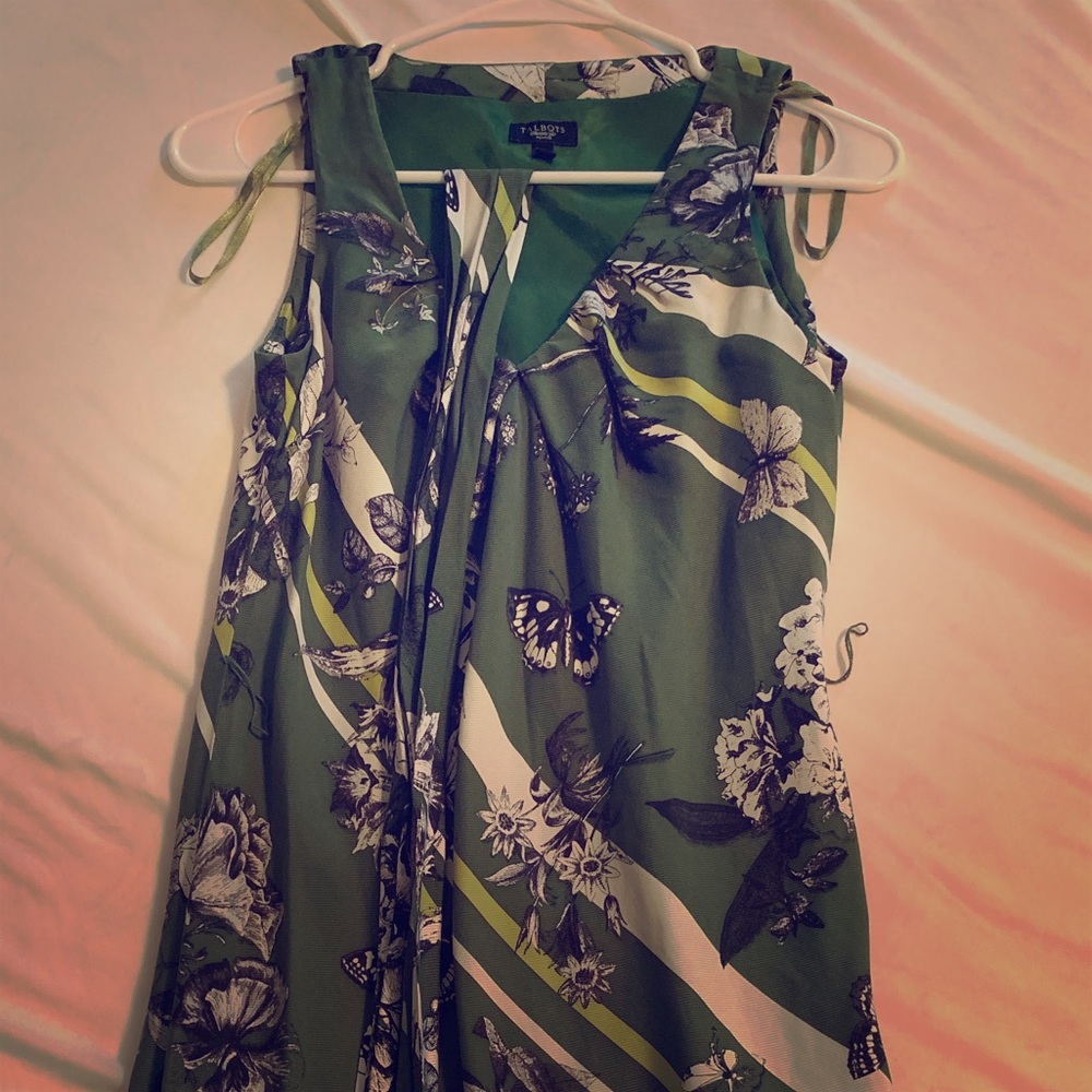 Green dress with ribbon